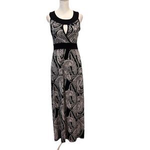 Elegant size small sleeveless black and white paisley maxi dress EUC